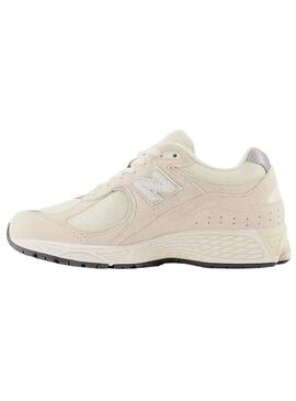 Zapatillas New Balance 2002 beige para mujer