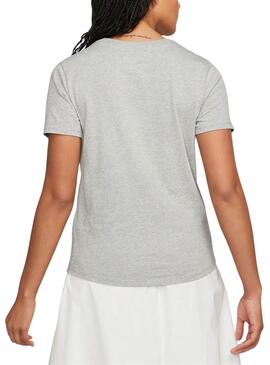 Camiseta Nike Sportswear Club Essentials gris para mujer
