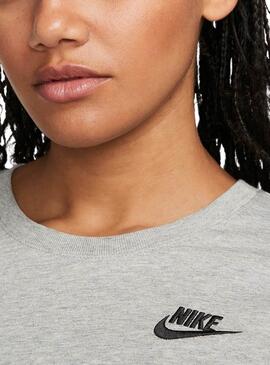 Camiseta Nike Sportswear Club Essentials gris para mujer