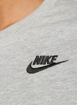 Camiseta Nike Sportswear Club Essentials gris para mujer