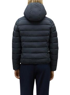 Prenda exterior Ecoalf Aspen gris para mujer.