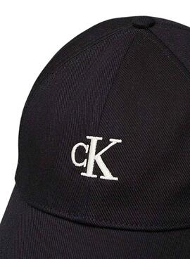  Gorra Calvin Klein Jeans Embroidered Monogram negro para mujer 