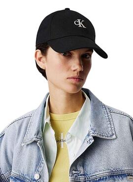  Gorra Calvin Klein Jeans Embroidered Monogram negro para mujer 