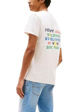 Camiseta Tommy Jeans Slanted en color beige para hombre 