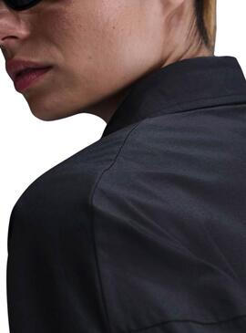 Camisa Nike Sportswear Chill Poplin negro para mujer