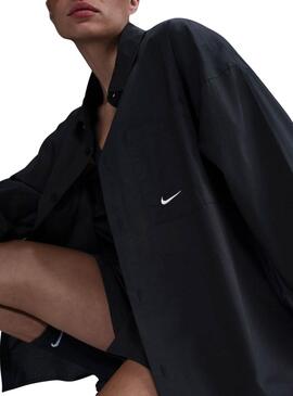 Camisa Nike Sportswear Chill Poplin negro para mujer