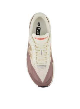 Zapatillas New Balance Fuelcell Rebel V5 beige y lila para hombre