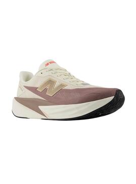 Zapatillas New Balance Fuelcell Rebel V5 beige y lila para hombre