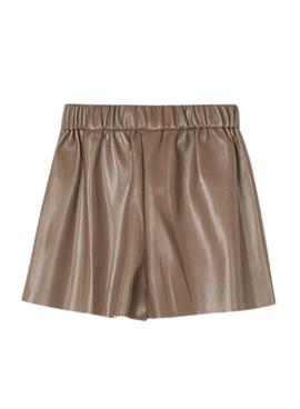 Pantalón corto Mayoral polipiel marrón para niña