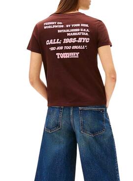 Camiseta Tommy Jeans Vintage marrón para mujer