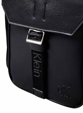 Bolso Calvin Klein Reporter Cargo con solapa negro para hombre