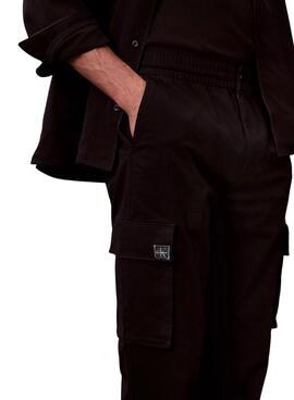 Pantalón cargo Calvin Klein Jeans negro para hombre