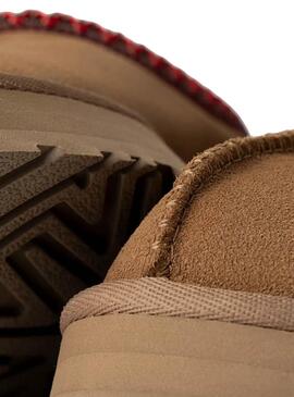 Zuecos UGG Tazz camel para niño y niña
