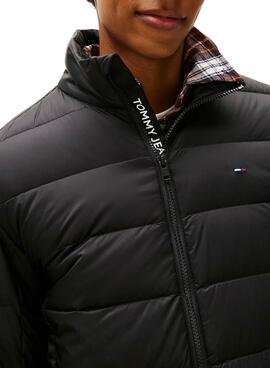 Cazadora Tommy Jeans ultraligera negra para hombre