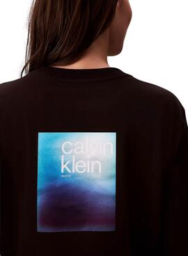 Camiseta Calvin Klein Jeans Satin Ombre Graphic negro para mujer