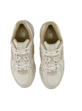 Zapatillas New Balance U740 beige para mujer