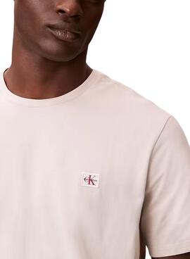 Camiseta Calvin Klein Jeans Badge blanco roto para hombre