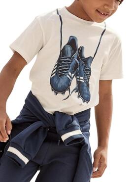 Camiseta Mayoral botas de fútbol blanco para niño