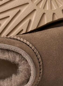 Botas UGG Classic ultra mini marrón para mujer