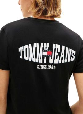 Camiseta Tommy Jeans Wavy Flag negro para mujer