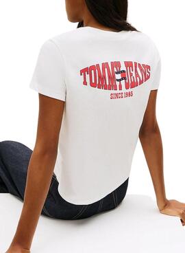Camiseta Tommy Jeans Wavy Flag blanco para mujer