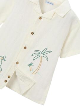 Camisa Mayoral beige bordada para niño 