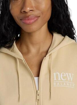 Sudadera New Balance Fleece camel para mujer