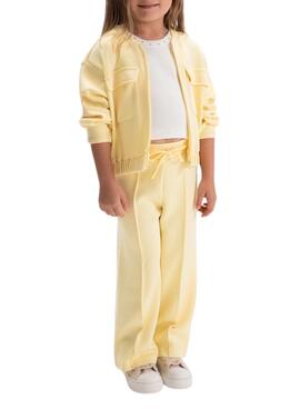 Conjunto Mayoral chaqueta y pantalón amarillo pastel para niña