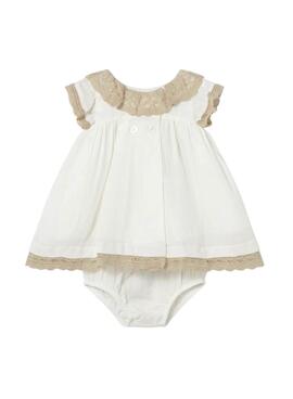 Conjunto Mayoral vestido blanco con puntilla beige para bebé