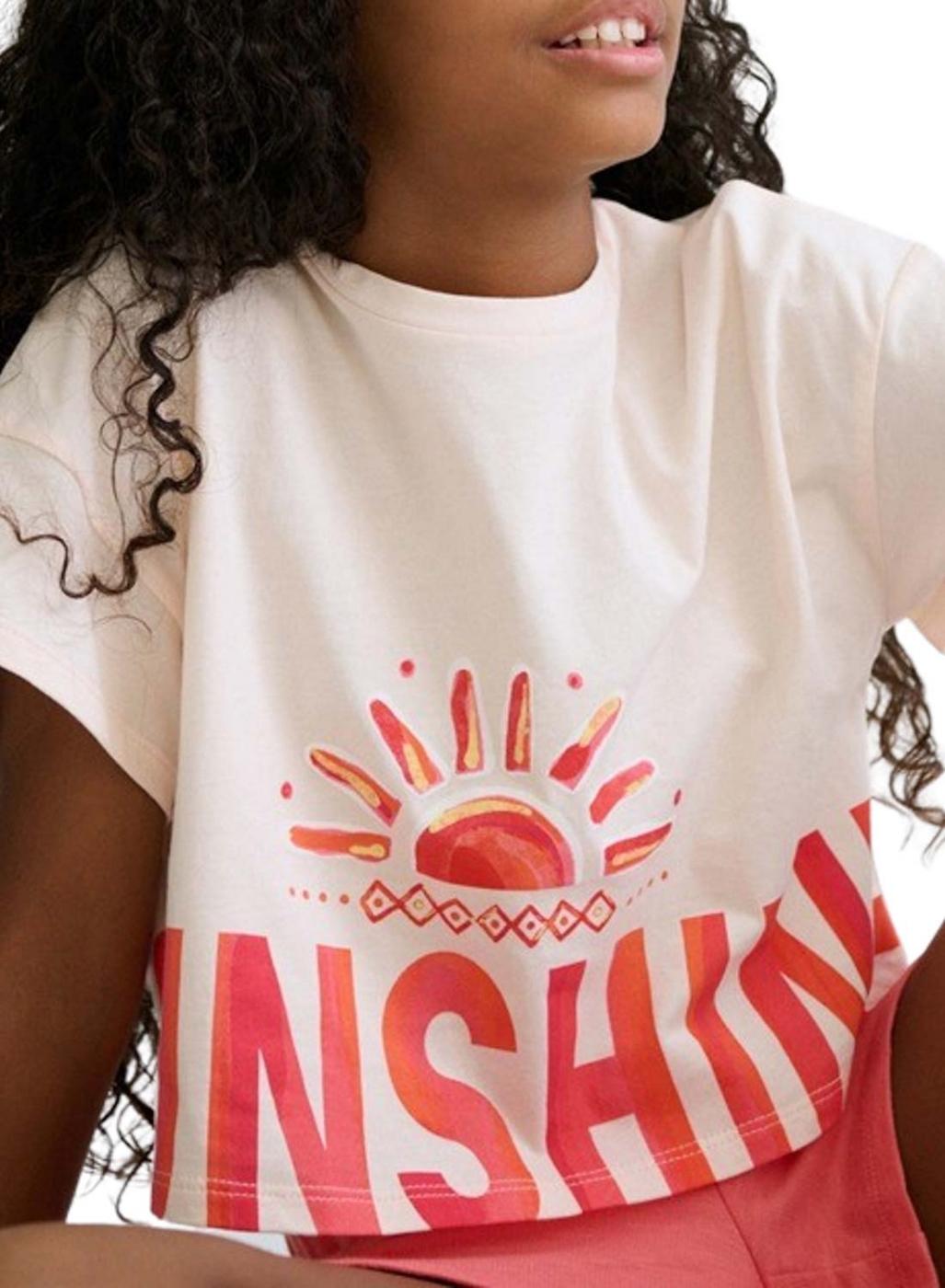 Conjunto Mayoral camiseta beige y short coral para niña