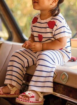 Conjunto Mayoral de punto crudo con rayas marino y corazones rojos para niña
